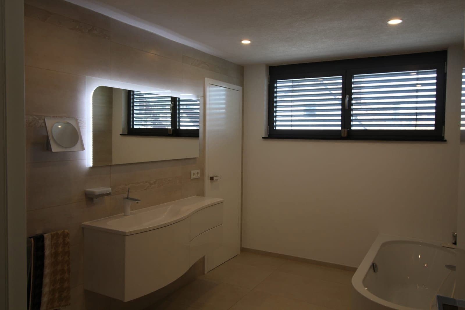 Predaj domu 279 m², pozemok 587 m², Sindelfingen, Bádensko-Wurttembersko Predaj domu 279 m², pozemok 587 m², Sindelfingen, Bádensko-Wurttembersko