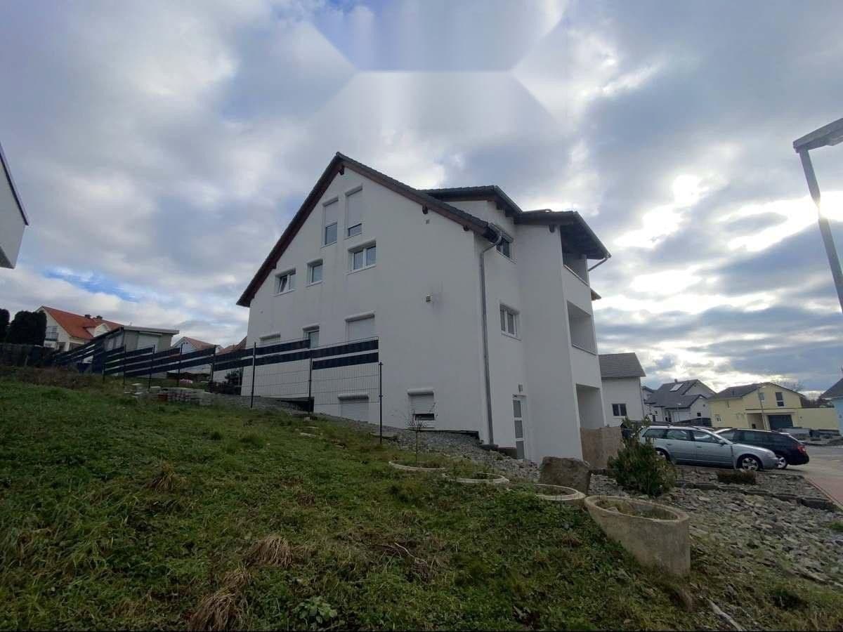 Prenájom bytu 4-izbový 109 m², Osterburken, Bádensko-Wurttembersko Prenájom bytu 4-izbový 109 m², Osterburken, Bádensko-Wurttembersko