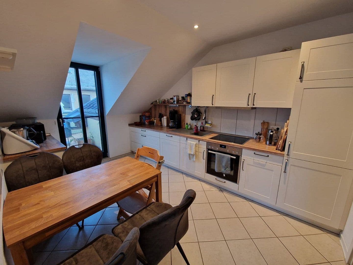 Predaj bytu 4-izbový 100 m², Martin-Luther-Str. 5, Altenburg, Durínsko Predaj bytu 4-izbový 100 m², Martin-Luther-Str. 5, Altenburg, Durínsko