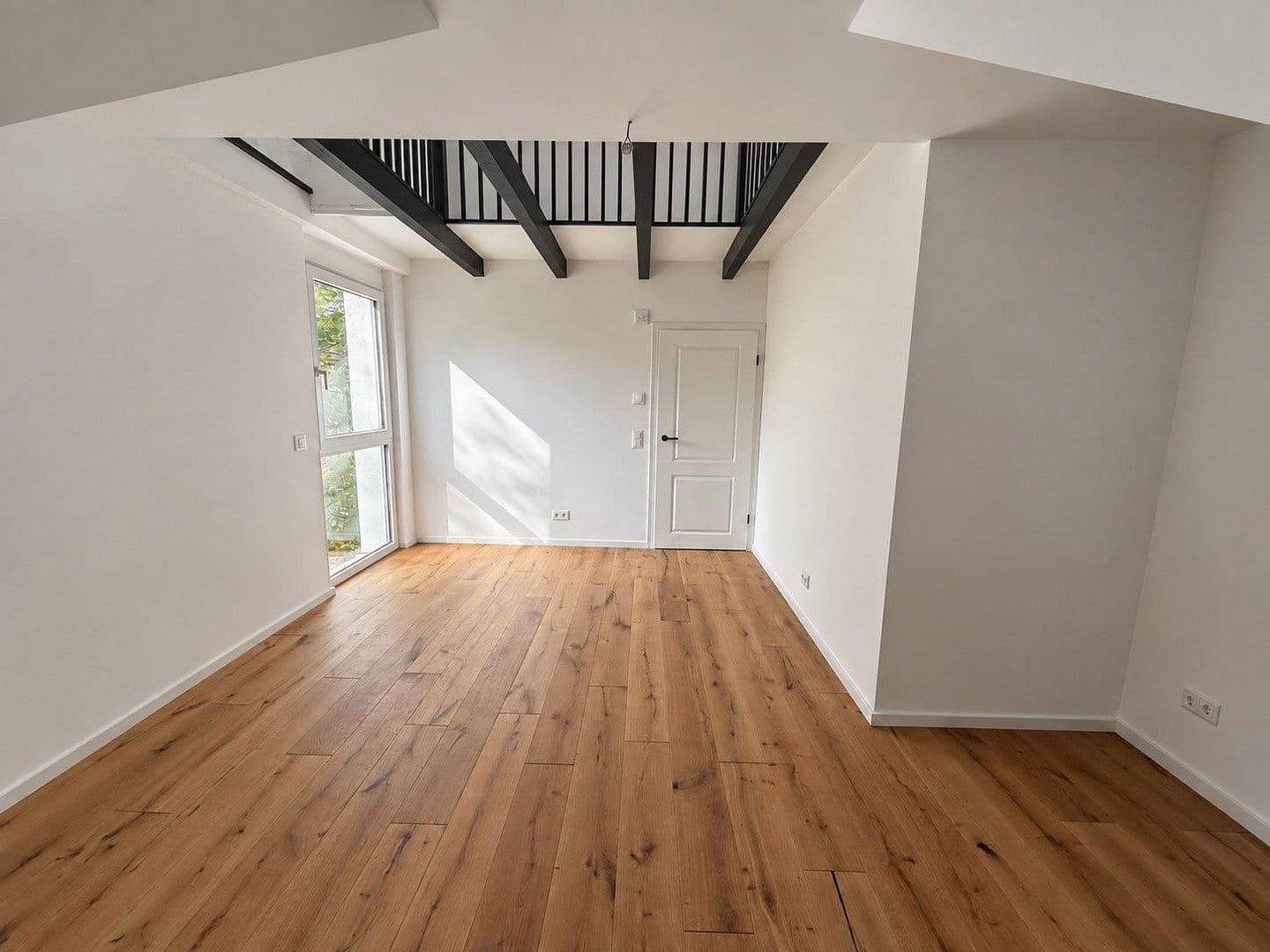 Prenájom domu 121 m², pozemok 212 m², Stuttgart, Bádensko-Wurttembersko Prenájom domu 121 m², pozemok 212 m², Stuttgart, Bádensko-Wurttembersko