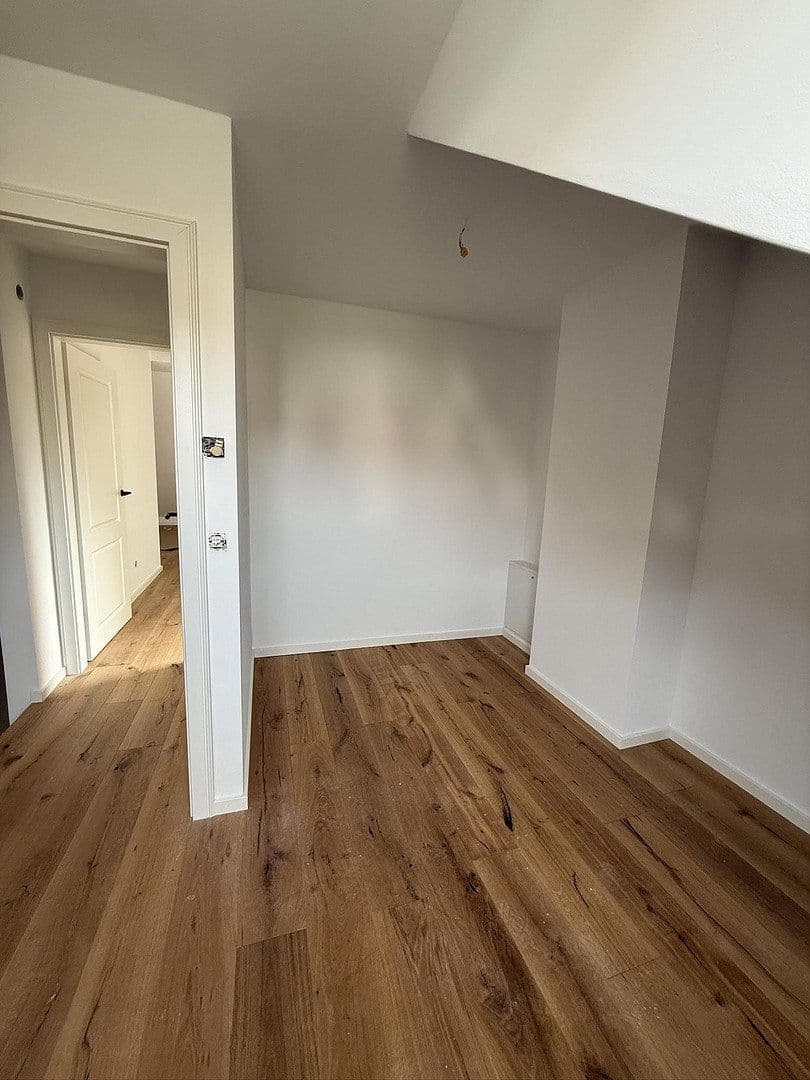 Prenájom domu 121 m², pozemok 212 m², Stuttgart, Bádensko-Wurttembersko Prenájom domu 121 m², pozemok 212 m², Stuttgart, Bádensko-Wurttembersko