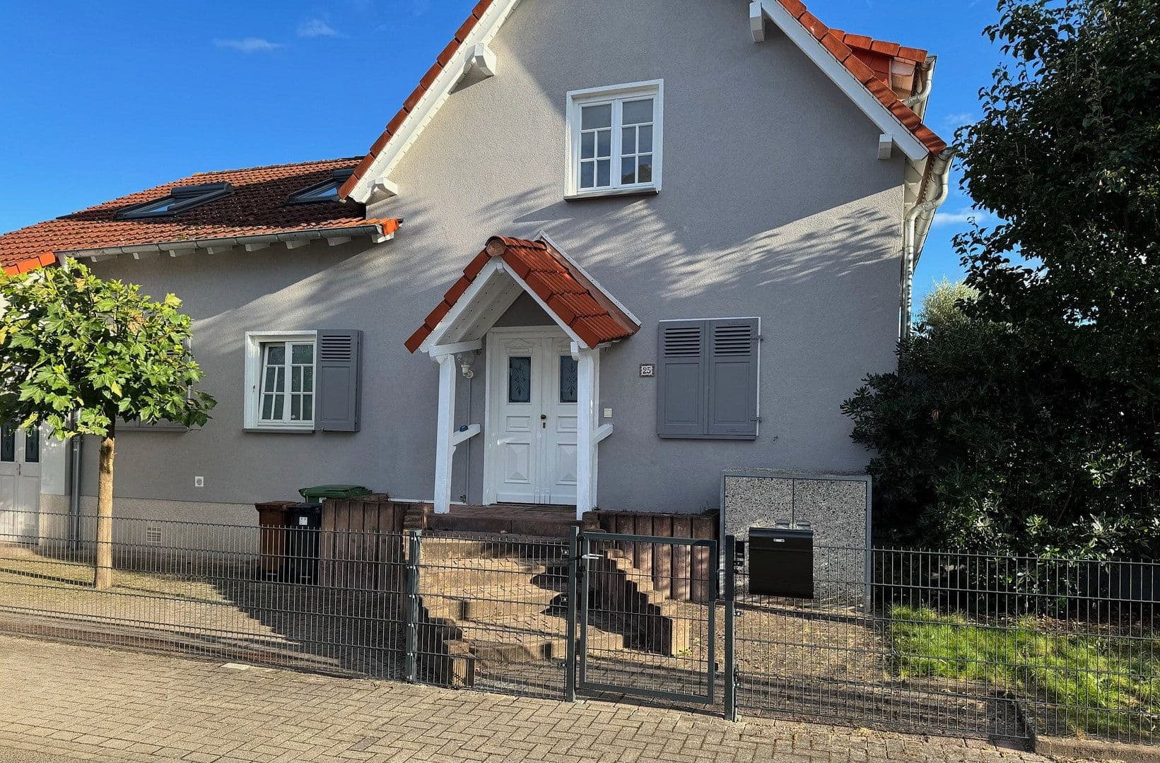 Predaj domu 220 m², pozemok 462 m², Lingenfeld, Porýnie-Falcko Predaj domu 220 m², pozemok 462 m², Lingenfeld, Porýnie-Falcko