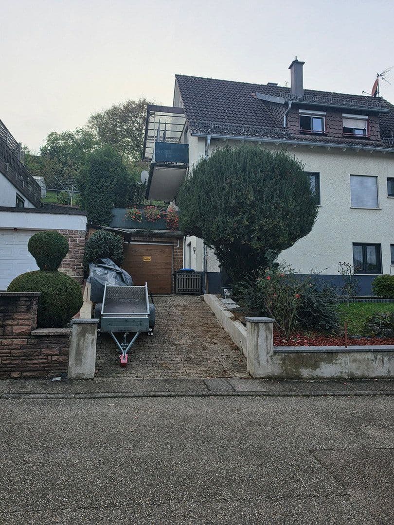 Predaj domu 181 m², pozemok 618 m², Eisingen, Bádensko-Wurttembersko Predaj domu 181 m², pozemok 618 m², Eisingen, Bádensko-Wurttembersko