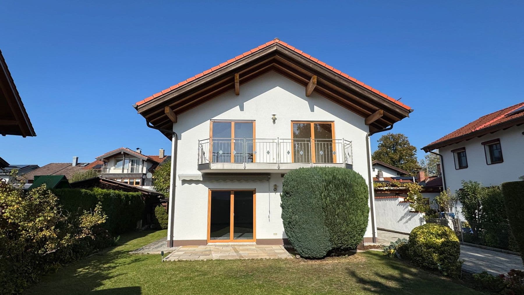 Predaj domu 216 m², pozemok 411 m², Raubling, Bavorsko Predaj domu 216 m², pozemok 411 m², Raubling, Bavorsko