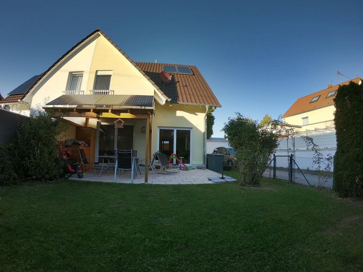 Predaj domu 136 m², pozemok 281 m², Königsbrunn, Bavorsko Predaj domu 136 m², pozemok 281 m², Königsbrunn, Bavorsko