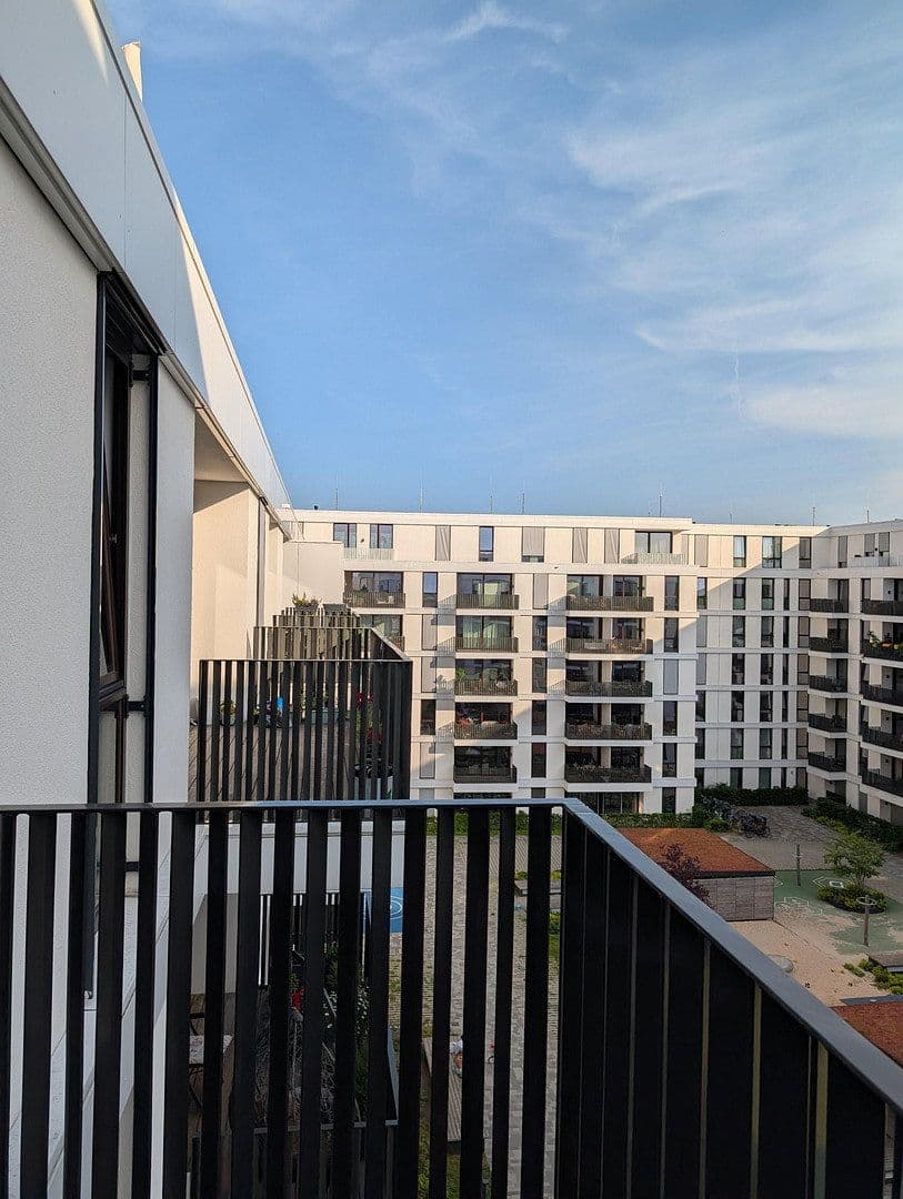 Prenájom bytu 2-izbový 56 m², Fritz-Riedel-Straße 16, Berlin, Berlín Prenájom bytu 2-izbový 56 m², Fritz-Riedel-Straße 16, Berlin, Berlín