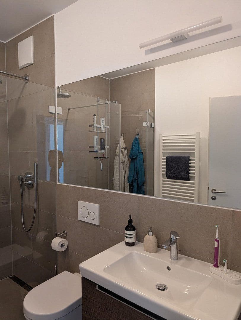 Prenájom bytu 2-izbový 56 m², Fritz-Riedel-Straße 16, Berlin, Berlín Prenájom bytu 2-izbový 56 m², Fritz-Riedel-Straße 16, Berlin, Berlín
