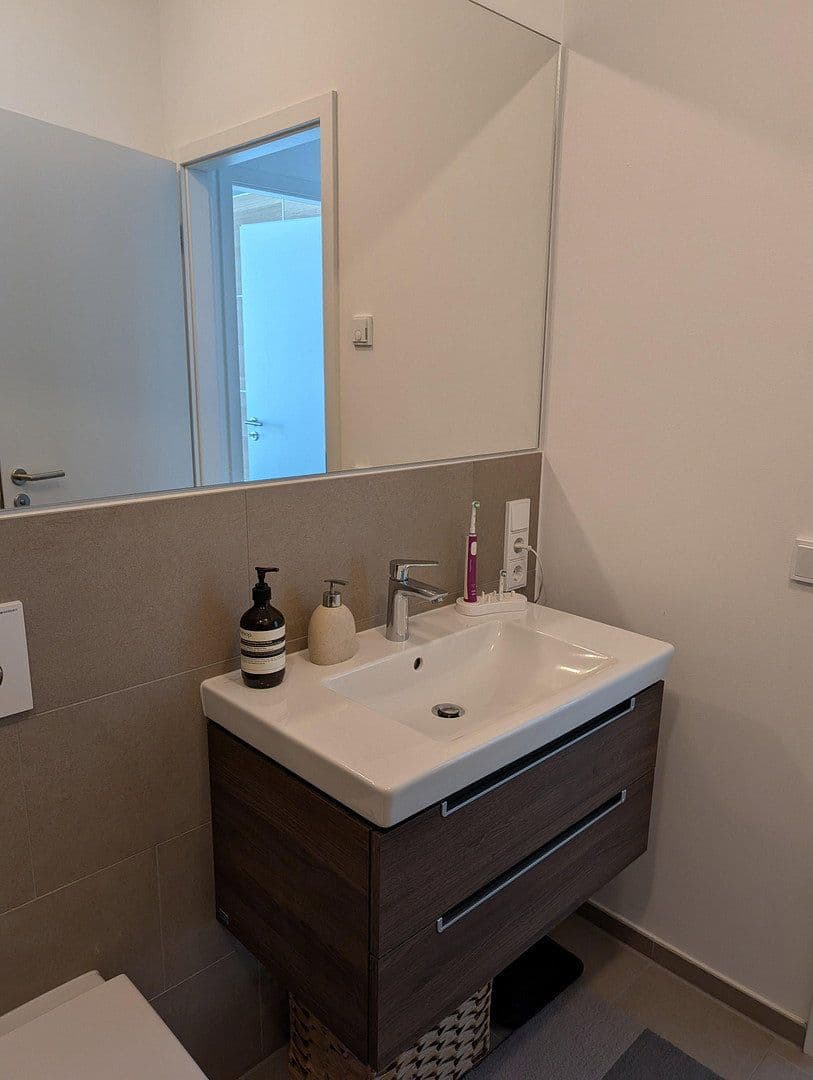 Prenájom bytu 2-izbový 56 m², Fritz-Riedel-Straße 16, Berlin, Berlín Prenájom bytu 2-izbový 56 m², Fritz-Riedel-Straße 16, Berlin, Berlín
