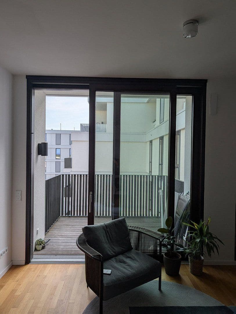 Prenájom bytu 2-izbový 56 m², Fritz-Riedel-Straße 16, Berlin, Berlín Prenájom bytu 2-izbový 56 m², Fritz-Riedel-Straße 16, Berlin, Berlín