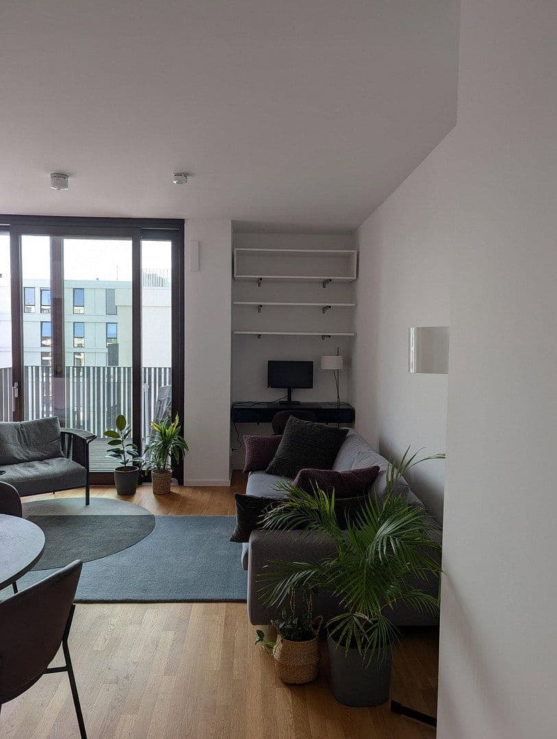 Prenájom bytu 2-izbový 56 m², Fritz-Riedel-Straße 16, Berlin, Berlín Prenájom bytu 2-izbový 56 m², Fritz-Riedel-Straße 16, Berlin, Berlín