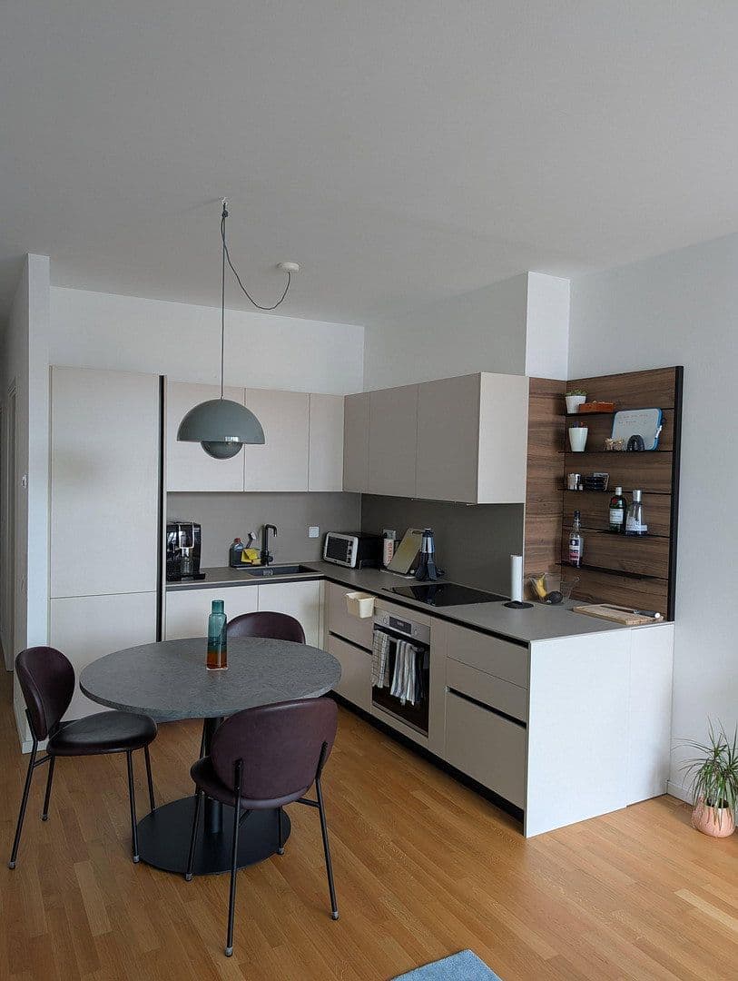 Prenájom bytu 2-izbový 56 m², Fritz-Riedel-Straße 16, Berlin, Berlín Prenájom bytu 2-izbový 56 m², Fritz-Riedel-Straße 16, Berlin, Berlín