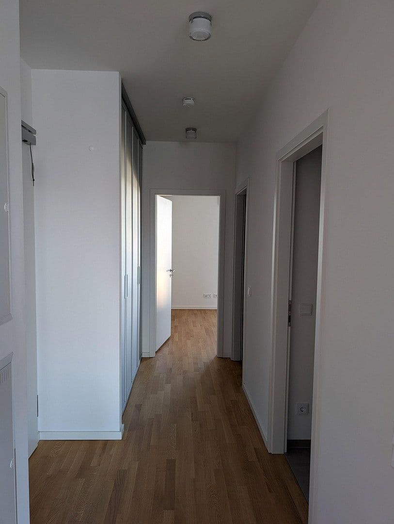 Prenájom bytu 2-izbový 56 m², Fritz-Riedel-Straße 16, Berlin, Berlín Prenájom bytu 2-izbový 56 m², Fritz-Riedel-Straße 16, Berlin, Berlín