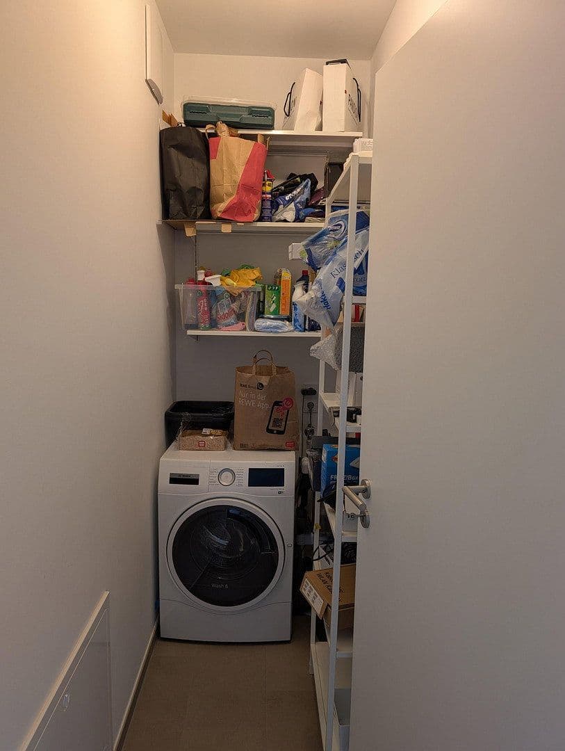Prenájom bytu 2-izbový 56 m², Fritz-Riedel-Straße 16, Berlin, Berlín Prenájom bytu 2-izbový 56 m², Fritz-Riedel-Straße 16, Berlin, Berlín