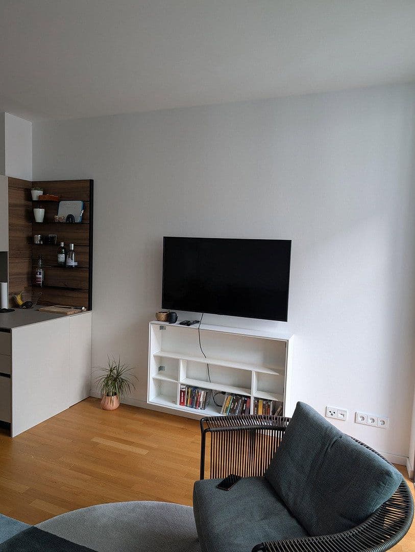 Prenájom bytu 2-izbový 56 m², Fritz-Riedel-Straße 16, Berlin, Berlín Prenájom bytu 2-izbový 56 m², Fritz-Riedel-Straße 16, Berlin, Berlín