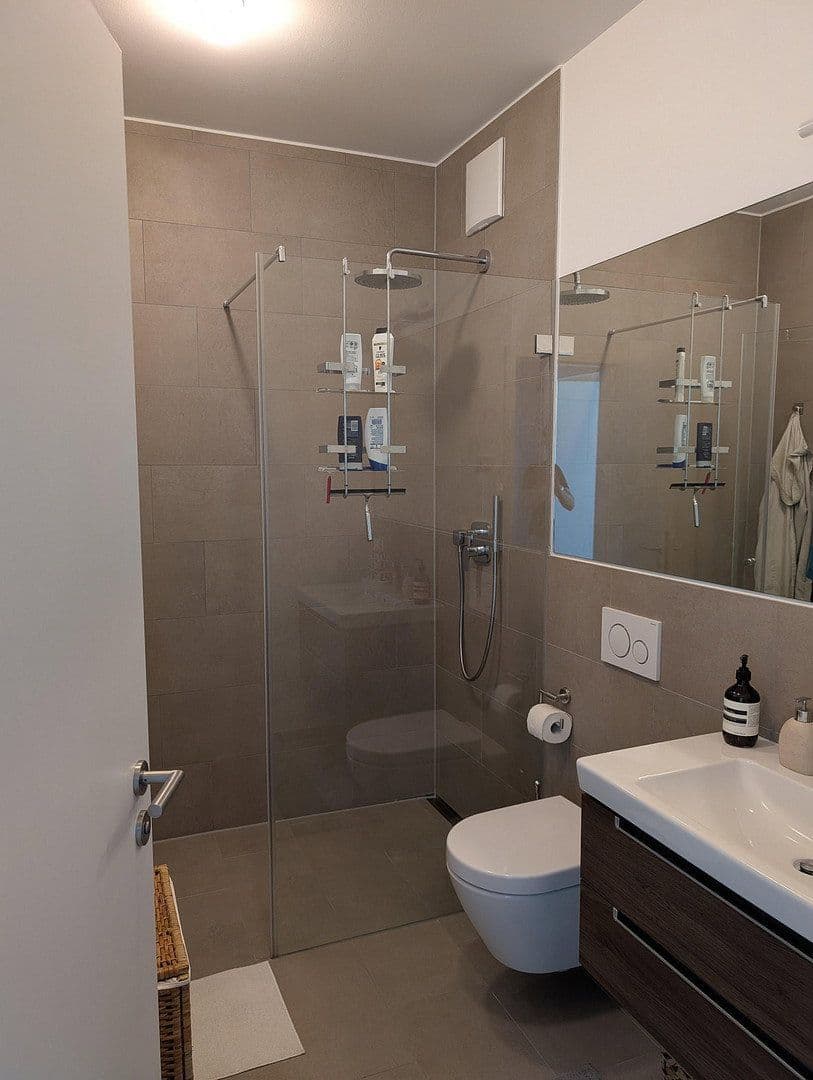 Prenájom bytu 2-izbový 56 m², Fritz-Riedel-Straße 16, Berlin, Berlín Prenájom bytu 2-izbový 56 m², Fritz-Riedel-Straße 16, Berlin, Berlín