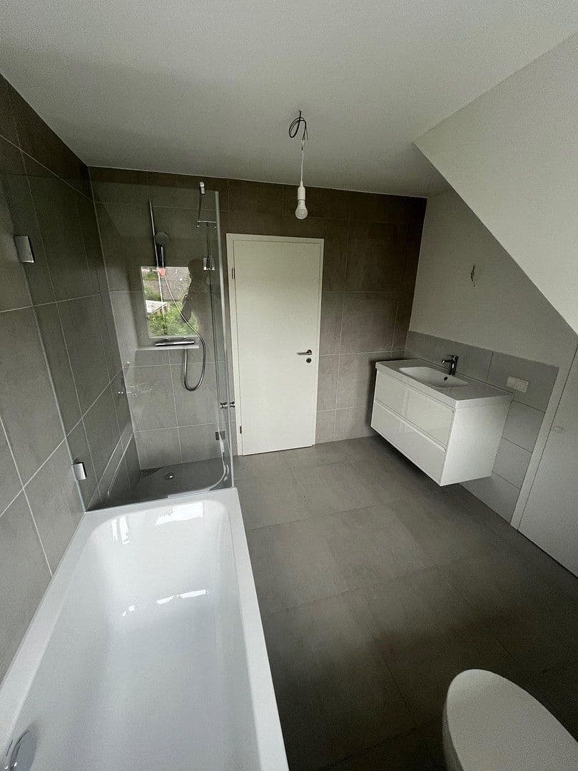 Prenájom domu 132 m², pozemok 600 m², Breslauer Str. 10, Scheden, Dolné Sasko Prenájom domu 132 m², pozemok 600 m², Breslauer Str. 10, Scheden, Dolné Sasko
