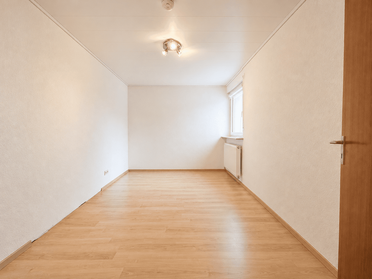 Prenájom bytu 3-izbový 85 m², Renningen, Bádensko-Wurttembersko Prenájom bytu 3-izbový 85 m², Renningen, Bádensko-Wurttembersko