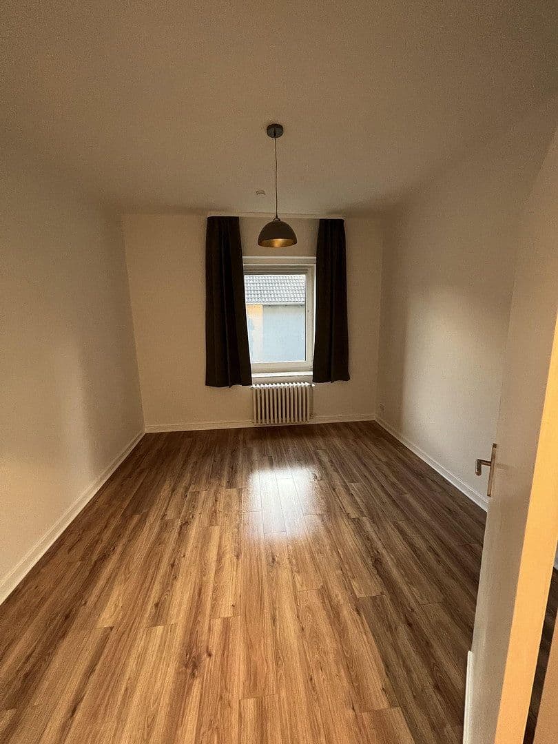 Prenájom bytu 3-izbový 81 m², Wormser Strasse 11, Wuppertal, Severné Porýnie - Westfálsko Prenájom bytu 3-izbový 81 m², Wormser Strasse 11, Wuppertal, Severné Porýnie - Westfálsko
