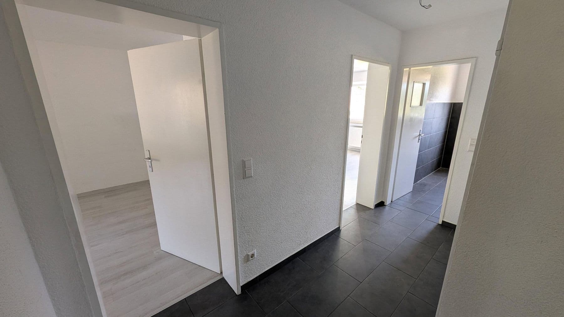 Prenájom bytu 3-izbový 84 m², Heilbronn, Bádensko-Wurttembersko Prenájom bytu 3-izbový 84 m², Heilbronn, Bádensko-Wurttembersko