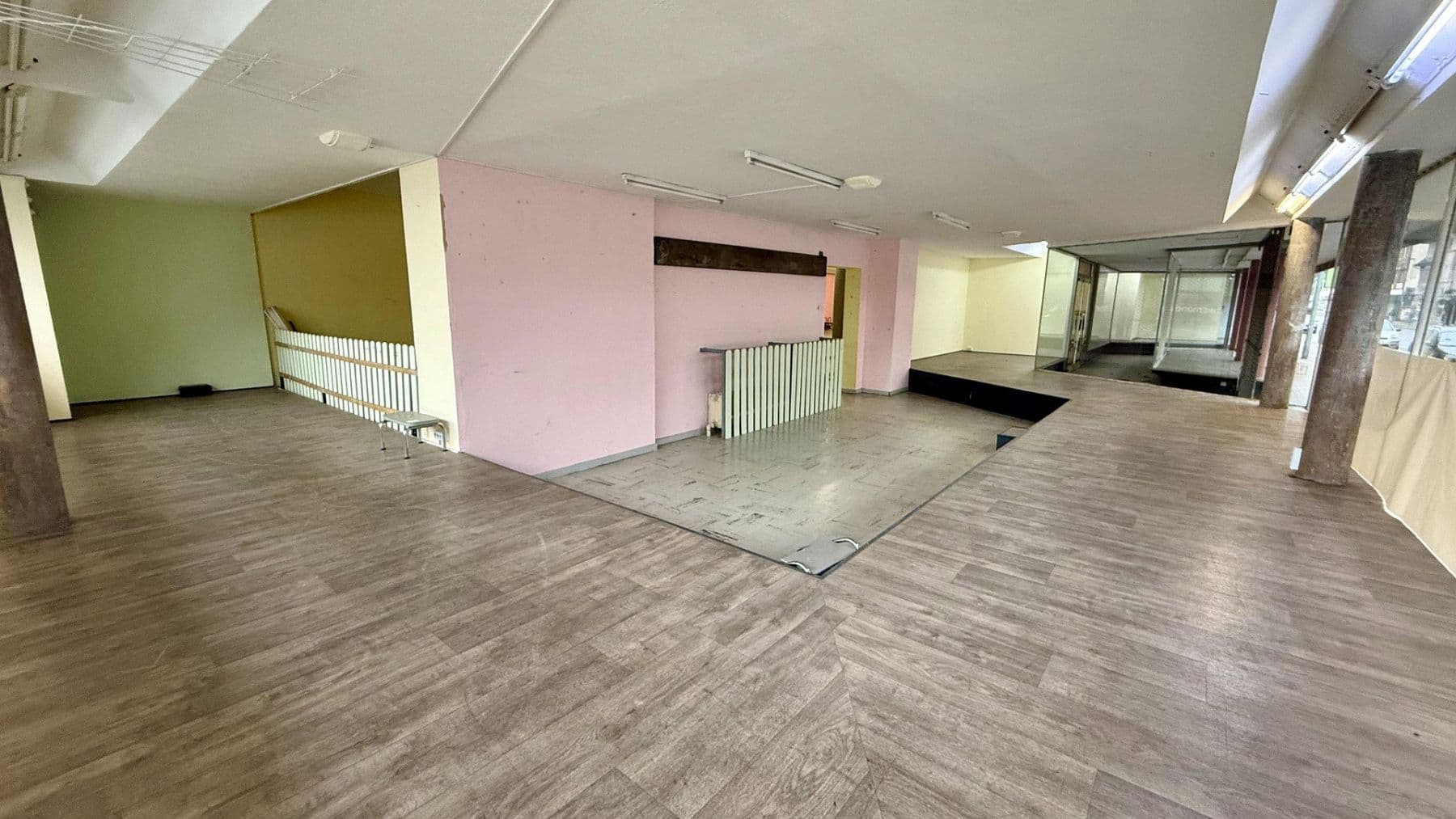 Prenájom nebytového priestoru 573 m², Gladbecker Straße 246-248, Bottrop, Severné Porýnie - Westfálsko Prenájom nebytového priestoru 573 m², Gladbecker Straße 246-248, Bottrop, Severné Porýnie - Westfálsko