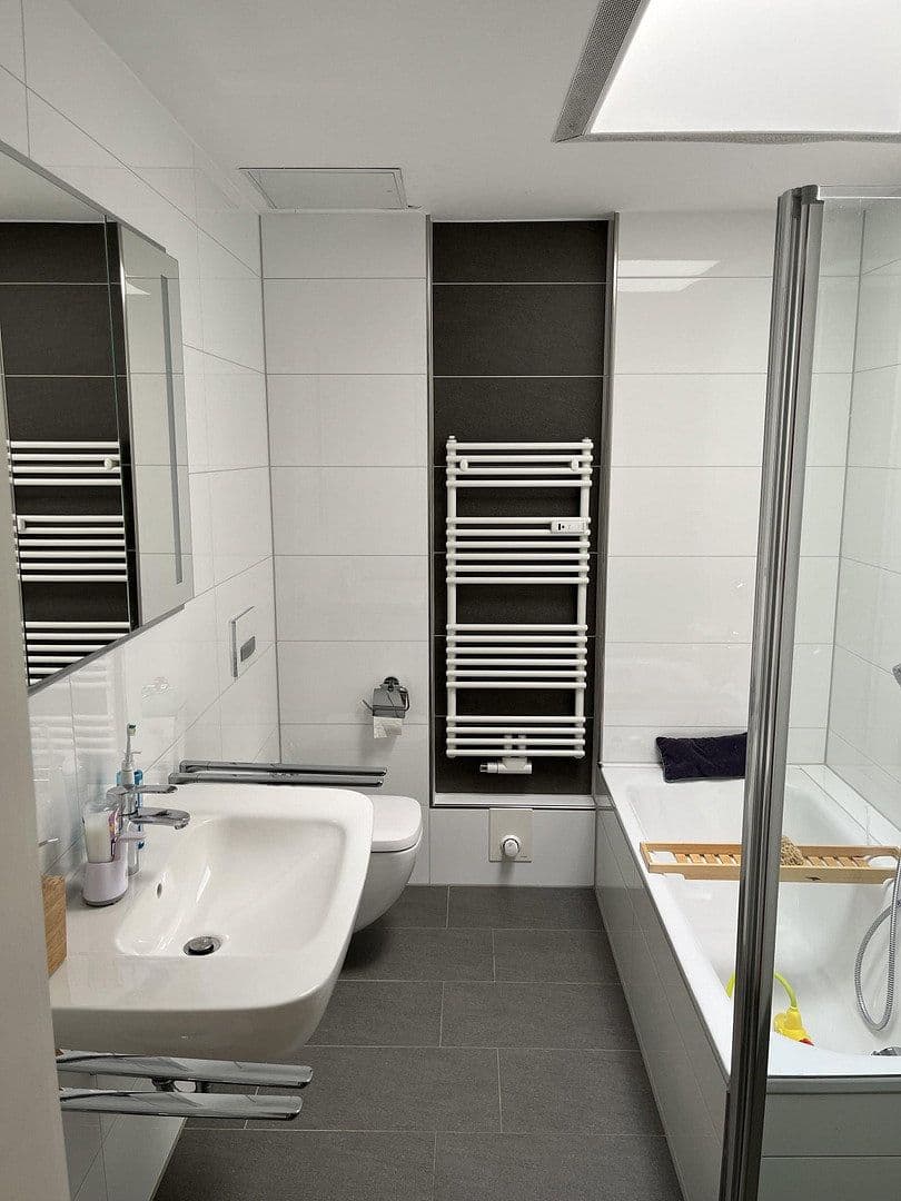 Prenájom bytu 6-izbový 216 m², Siegen, Severné Porýnie - Westfálsko Prenájom bytu 6-izbový 216 m², Siegen, Severné Porýnie - Westfálsko