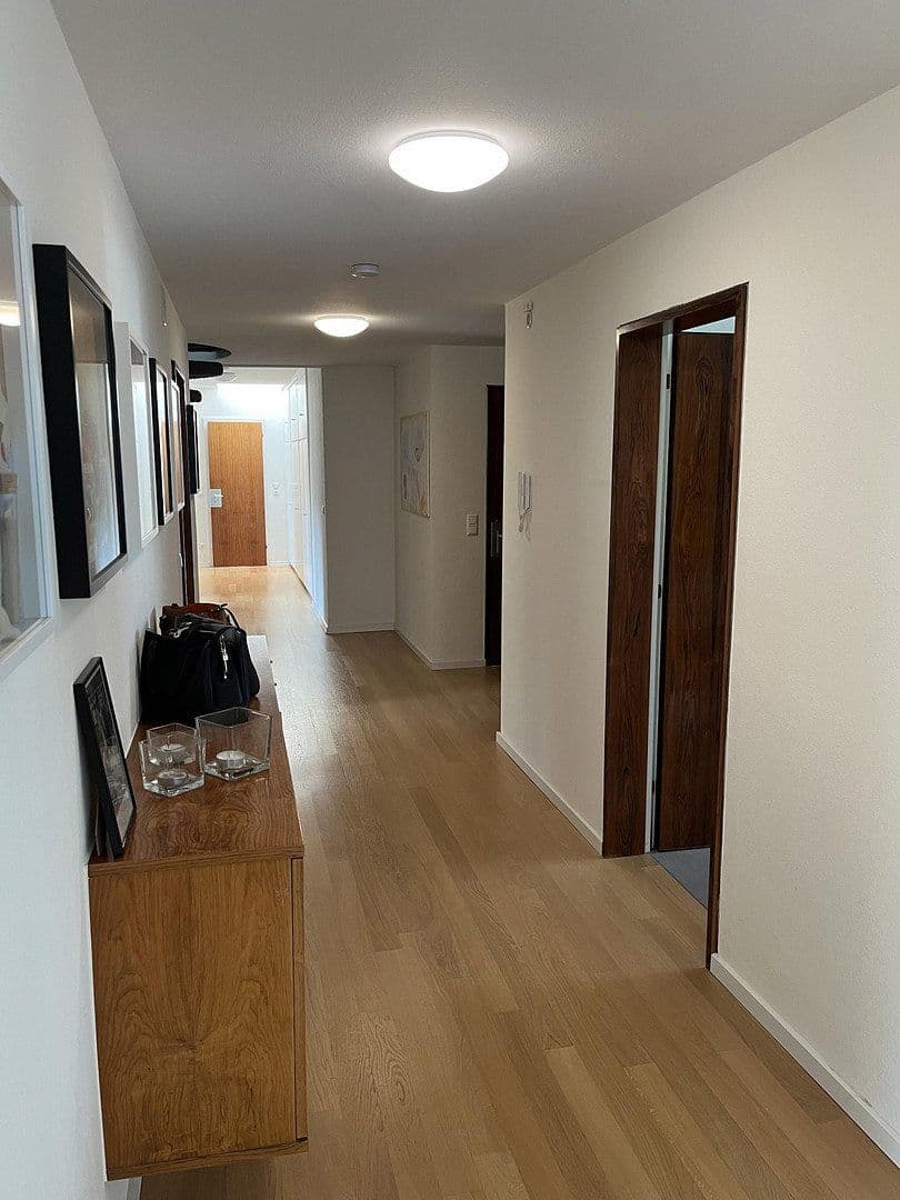 Prenájom bytu 6-izbový 216 m², Siegen, Severné Porýnie - Westfálsko Prenájom bytu 6-izbový 216 m², Siegen, Severné Porýnie - Westfálsko