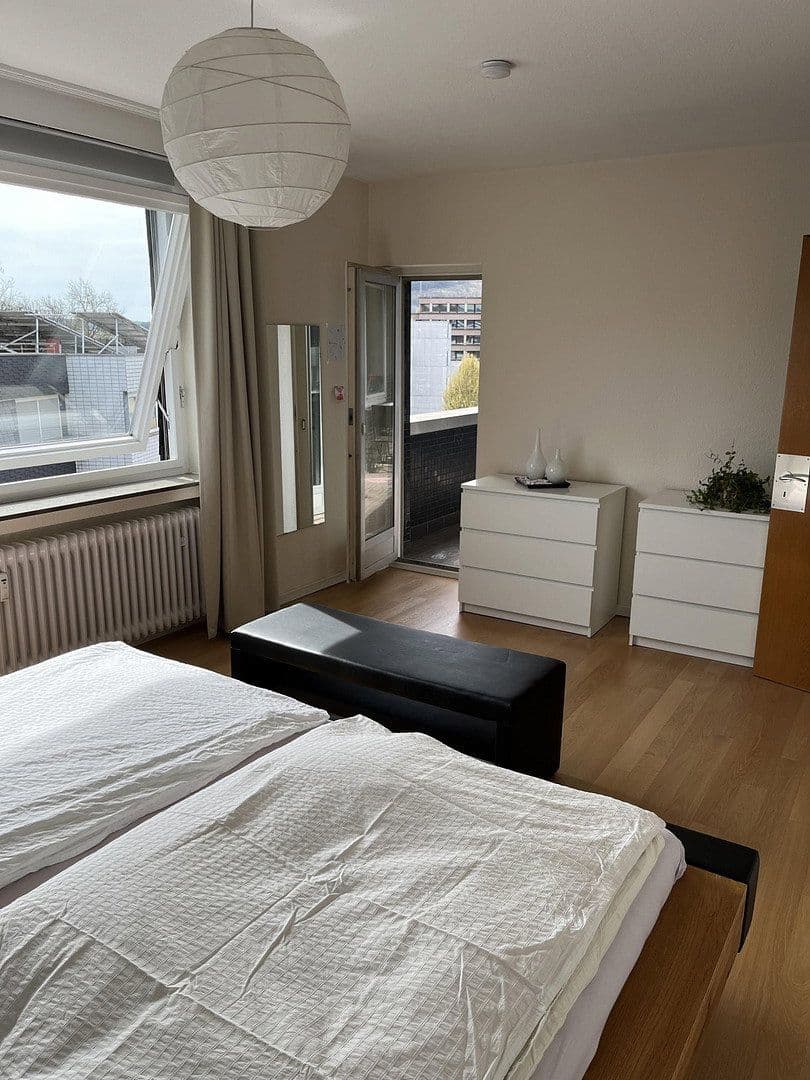 Prenájom bytu 6-izbový 216 m², Siegen, Severné Porýnie - Westfálsko Prenájom bytu 6-izbový 216 m², Siegen, Severné Porýnie - Westfálsko