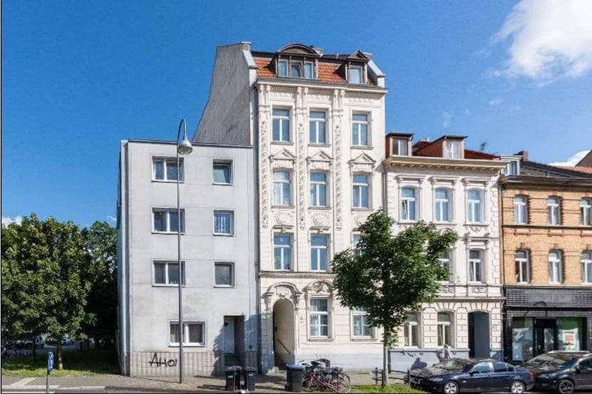 Prenájom bytu 4-izbový 120 m², Berliner Straße 124, Köln, Severné Porýnie - Westfálsko Prenájom bytu 4-izbový 120 m², Berliner Straße 124, Köln, Severné Porýnie - Westfálsko