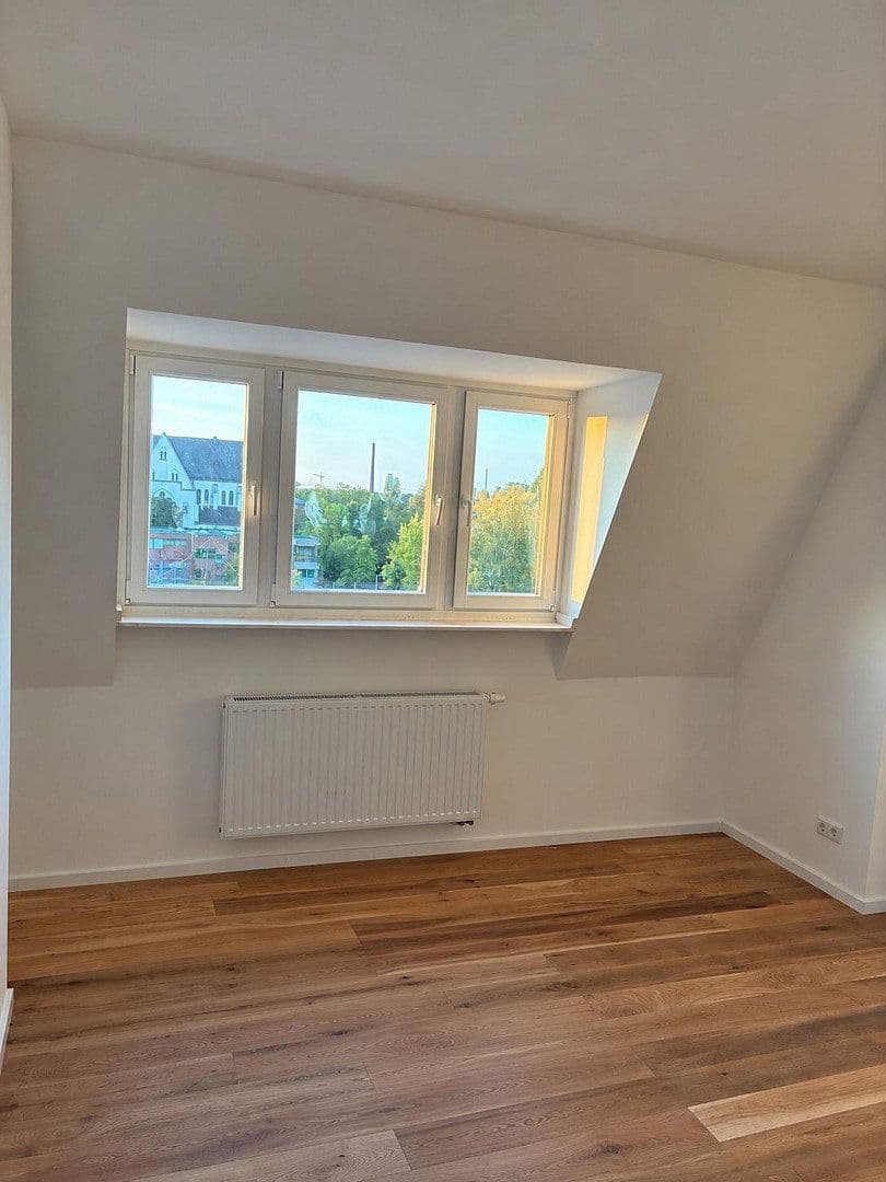 Prenájom bytu 4-izbový 120 m², Berliner Straße 124, Köln, Severné Porýnie - Westfálsko Prenájom bytu 4-izbový 120 m², Berliner Straße 124, Köln, Severné Porýnie - Westfálsko