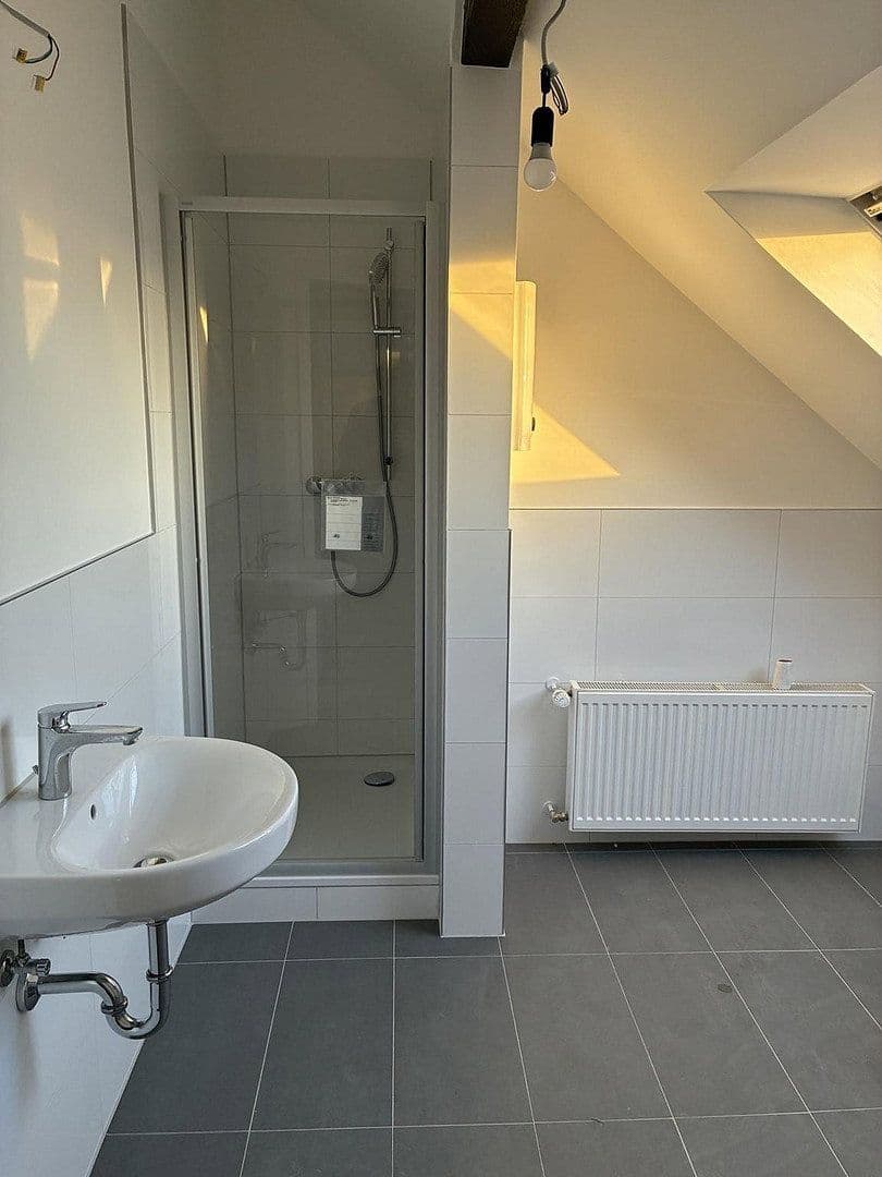 Prenájom bytu 4-izbový 120 m², Berliner Straße 124, Köln, Severné Porýnie - Westfálsko Prenájom bytu 4-izbový 120 m², Berliner Straße 124, Köln, Severné Porýnie - Westfálsko