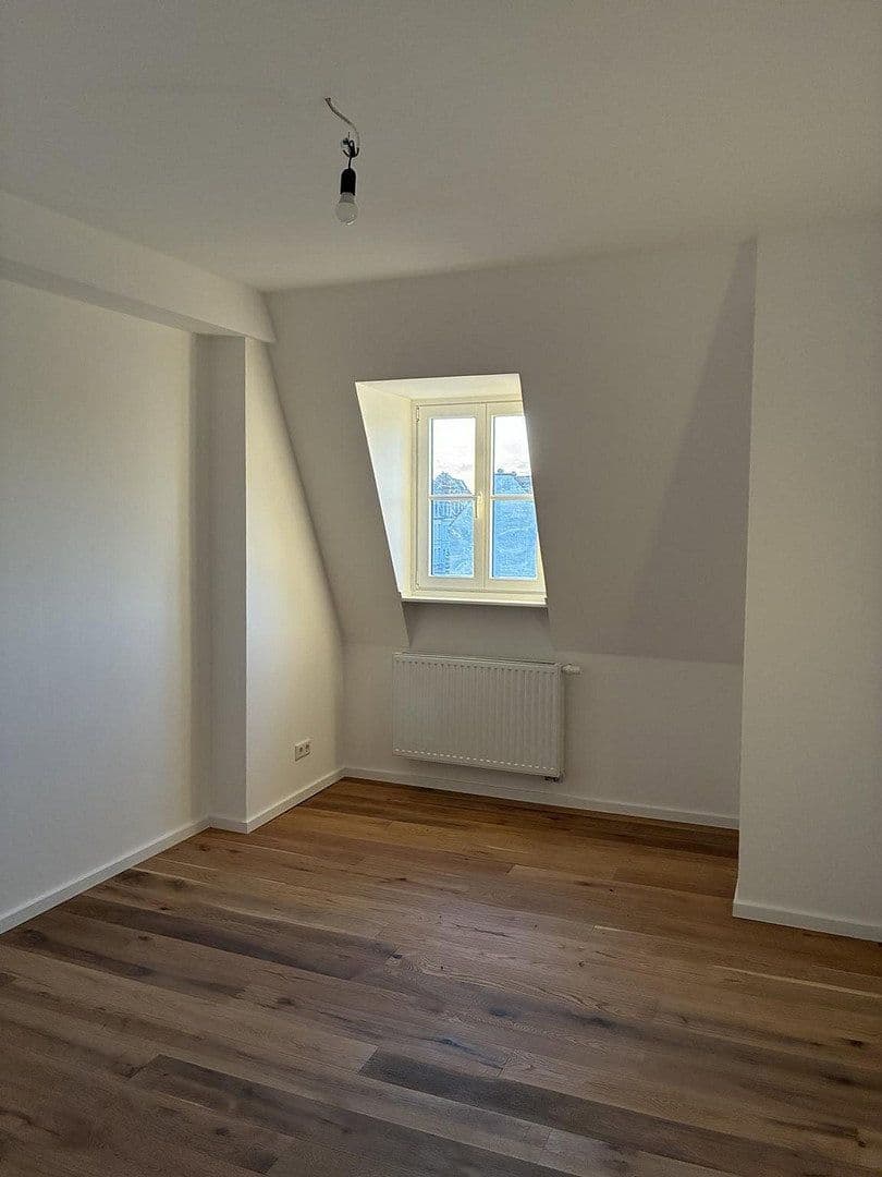 Prenájom bytu 4-izbový 120 m², Berliner Straße 124, Köln, Severné Porýnie - Westfálsko Prenájom bytu 4-izbový 120 m², Berliner Straße 124, Köln, Severné Porýnie - Westfálsko