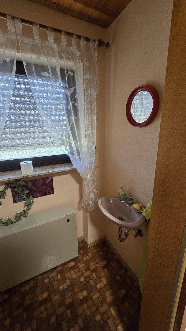 Predaj domu 230 m², pozemok 973 m², Dellfeld, Porýnie-Falcko Predaj domu 230 m², pozemok 973 m², Dellfeld, Porýnie-Falcko