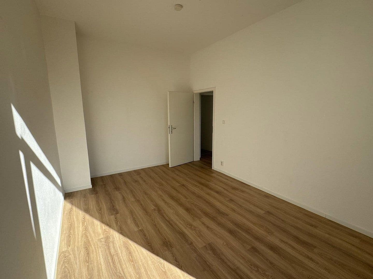 Prenájom bytu 3-izbový 63 m², Frankfurt, Hesensko Prenájom bytu 3-izbový 63 m², Frankfurt, Hesensko
