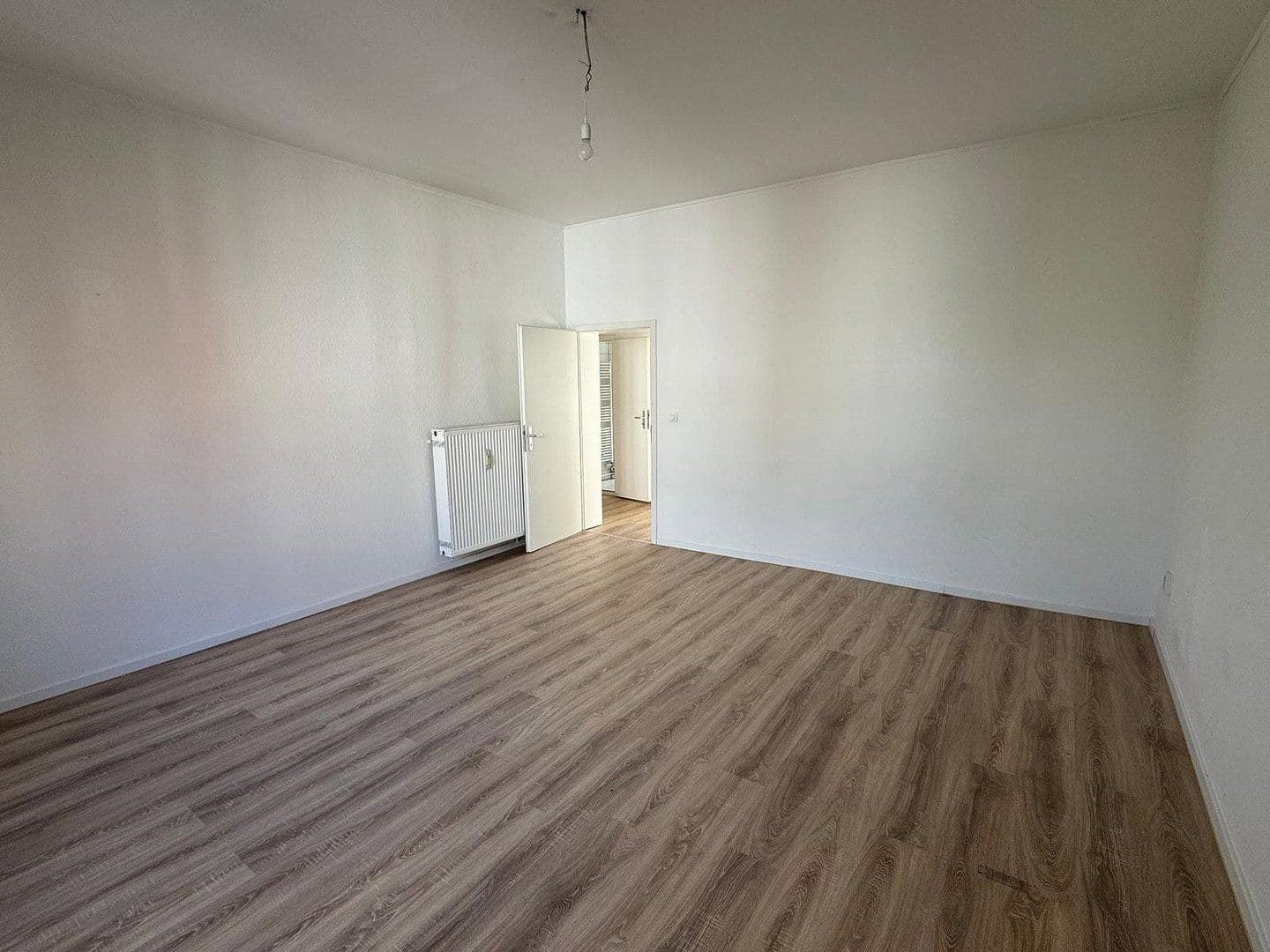 Prenájom bytu 3-izbový 63 m², Frankfurt, Hesensko Prenájom bytu 3-izbový 63 m², Frankfurt, Hesensko