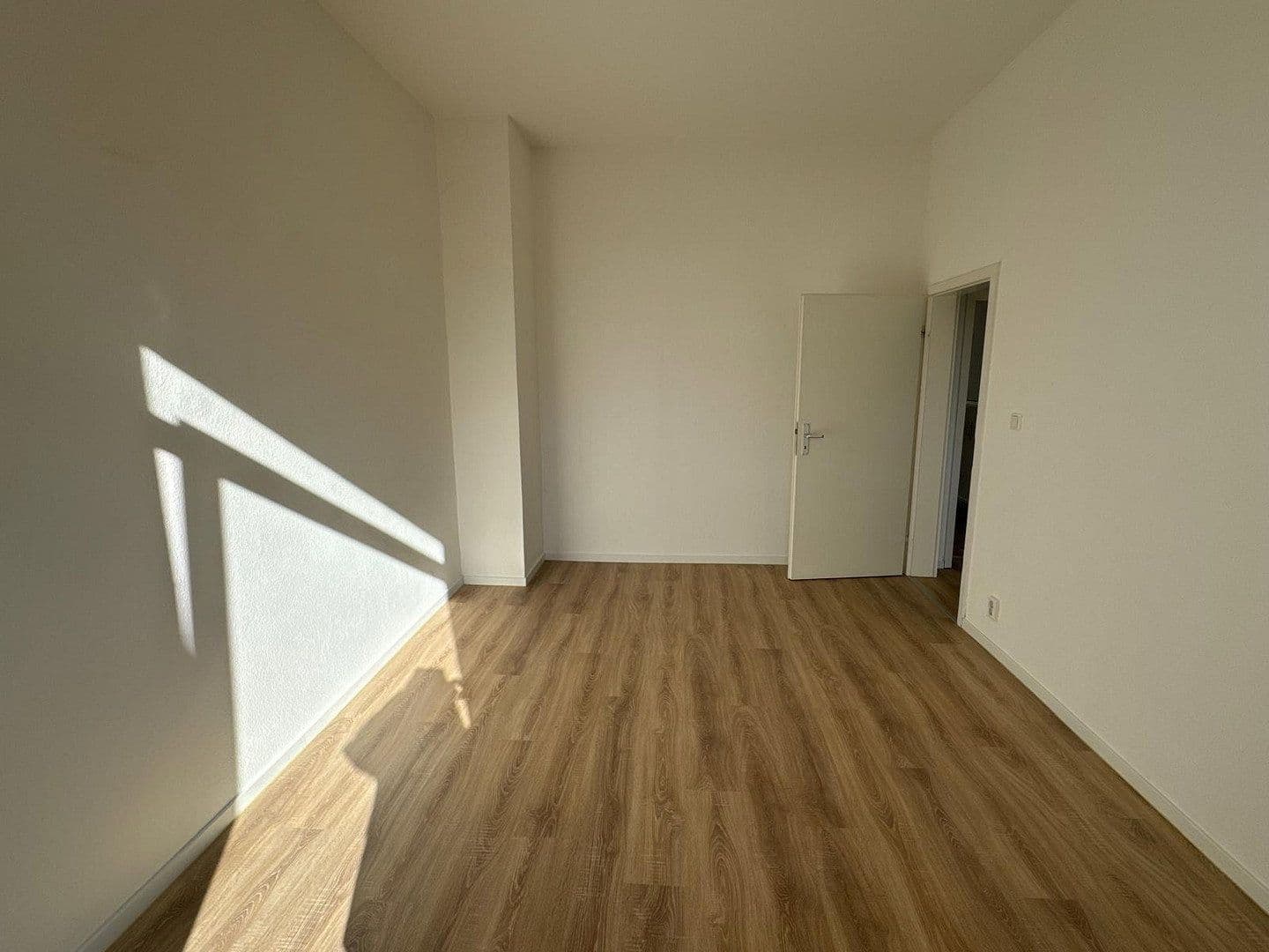 Prenájom bytu 3-izbový 63 m², Frankfurt, Hesensko Prenájom bytu 3-izbový 63 m², Frankfurt, Hesensko