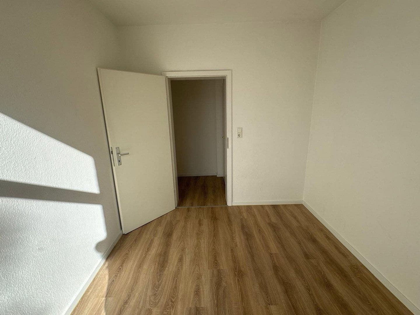 Prenájom bytu 3-izbový 63 m², Frankfurt, Hesensko Prenájom bytu 3-izbový 63 m², Frankfurt, Hesensko