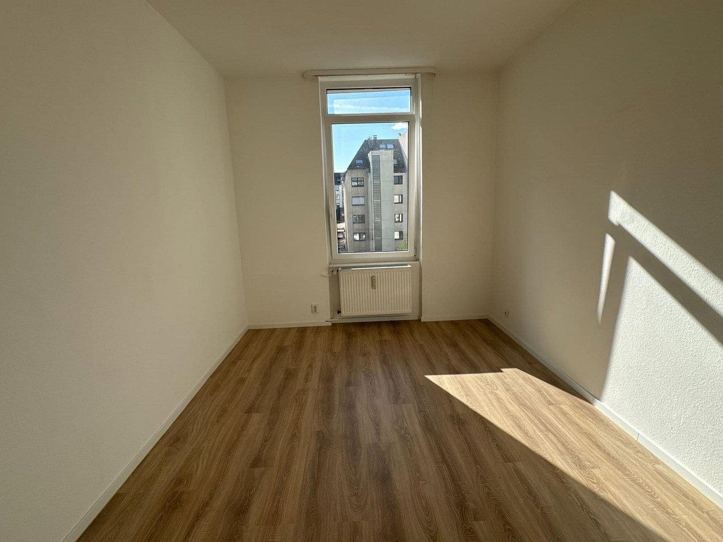 Prenájom bytu 3-izbový 63 m², Frankfurt, Hesensko Prenájom bytu 3-izbový 63 m², Frankfurt, Hesensko