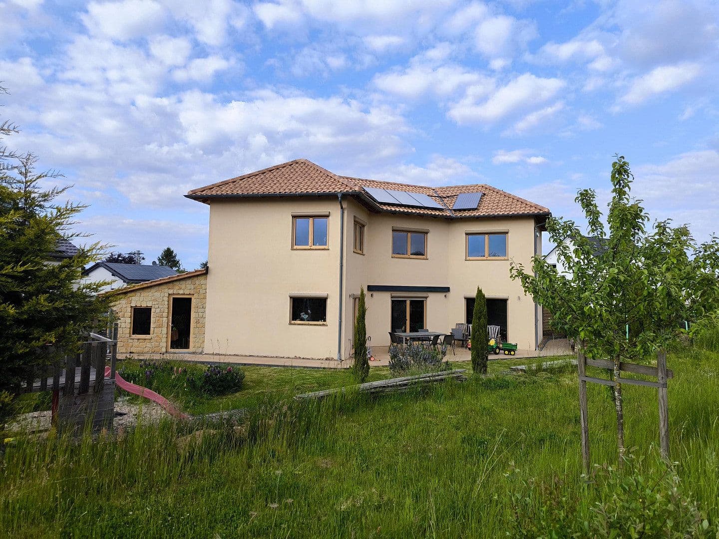 Predaj domu 178 m², pozemok 568 m², Gansstücke 6, Kriegsfeld, Porýnie-Falcko Predaj domu 178 m², pozemok 568 m², Gansstücke 6, Kriegsfeld, Porýnie-Falcko