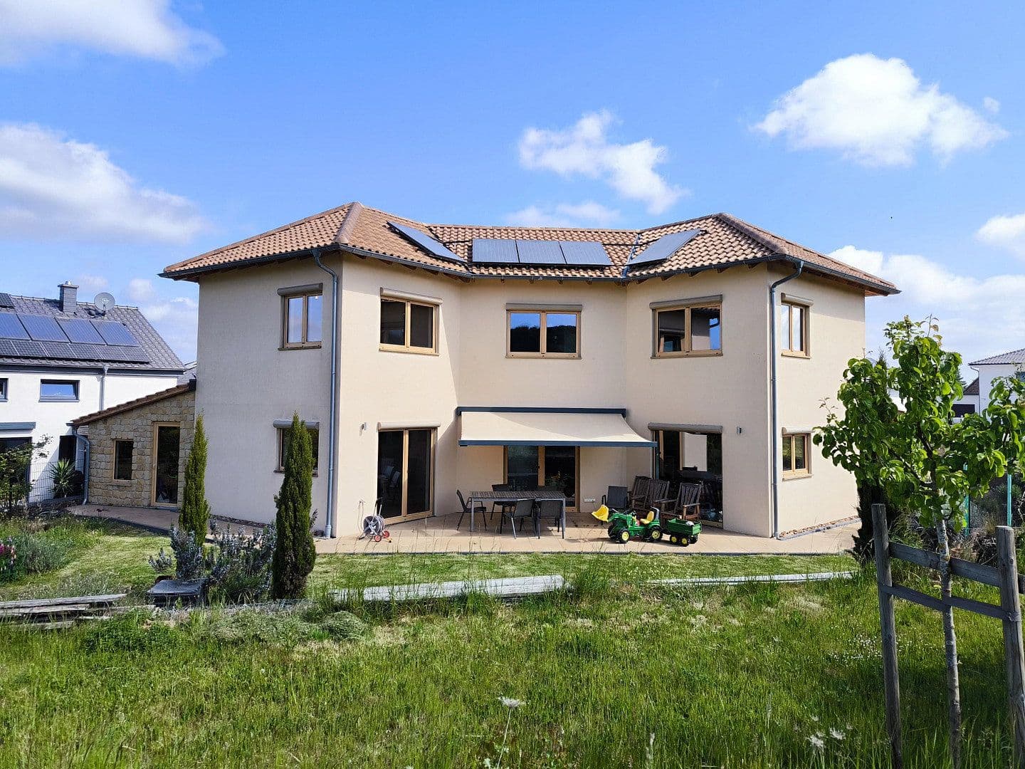 Predaj domu 178 m², pozemok 568 m², Gansstücke 6, Kriegsfeld, Porýnie-Falcko Predaj domu 178 m², pozemok 568 m², Gansstücke 6, Kriegsfeld, Porýnie-Falcko