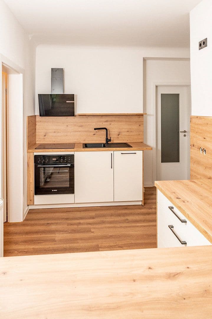 Prenájom bytu 3-izbový 80 m², Roeseplatz 1, Eisenach, Durínsko Prenájom bytu 3-izbový 80 m², Roeseplatz 1, Eisenach, Durínsko