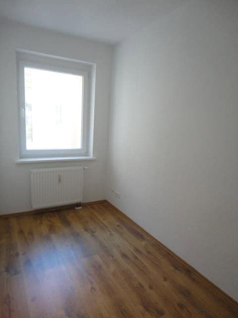 Prenájom bytu 4-izbový 98 m², Magdeburg, Sasko-Anhaltsko Prenájom bytu 4-izbový 98 m², Magdeburg, Sasko-Anhaltsko