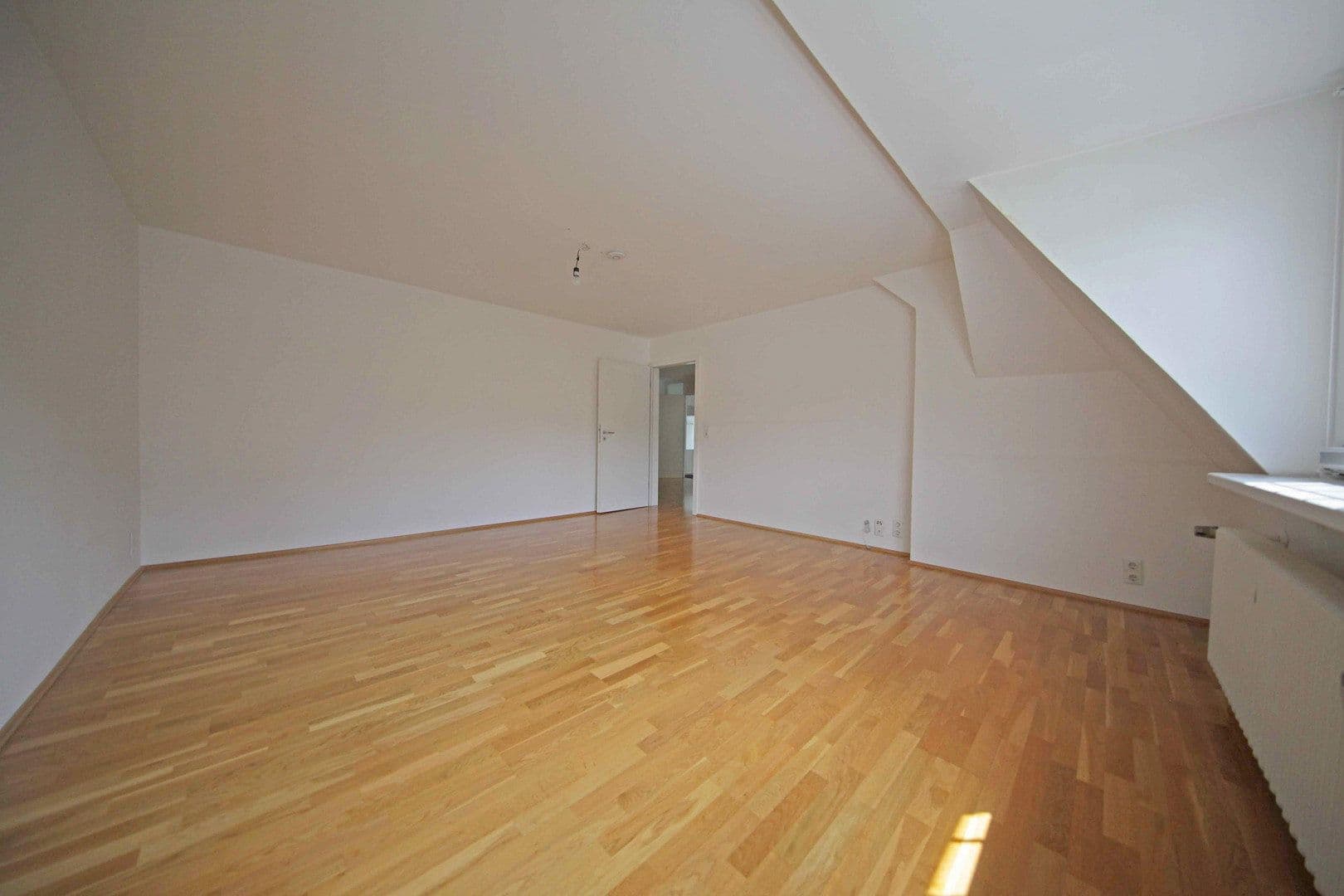 Prenájom bytu 3-izbový 105 m², Wuppertal, Severné Porýnie - Westfálsko Prenájom bytu 3-izbový 105 m², Wuppertal, Severné Porýnie - Westfálsko