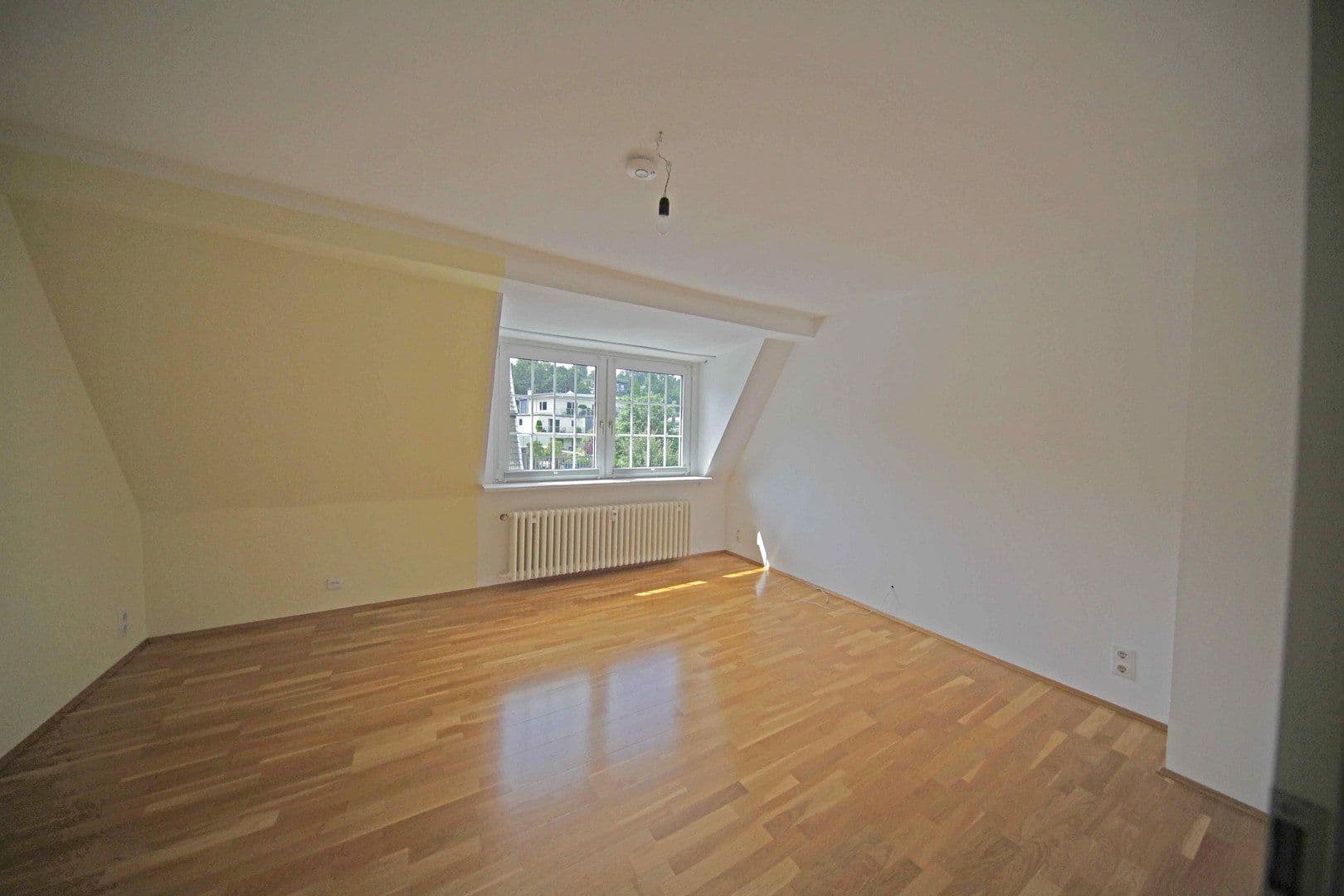 Prenájom bytu 3-izbový 105 m², Wuppertal, Severné Porýnie - Westfálsko Prenájom bytu 3-izbový 105 m², Wuppertal, Severné Porýnie - Westfálsko