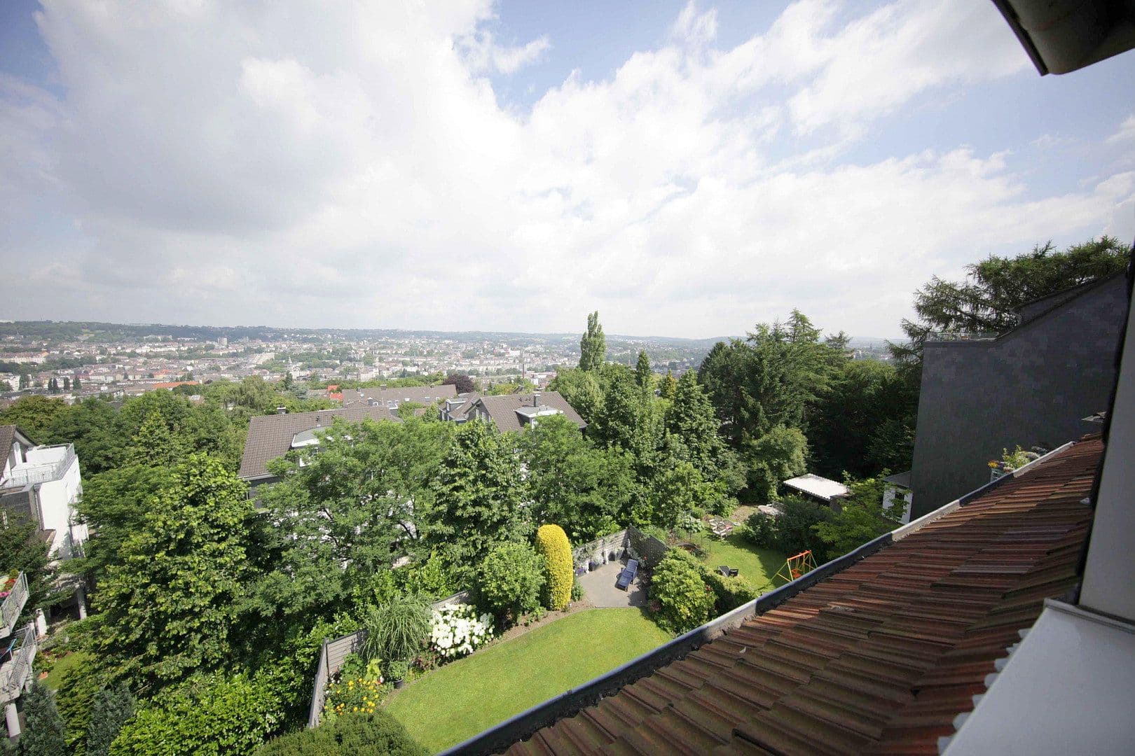 Prenájom bytu 3-izbový 105 m², Wuppertal, Severné Porýnie - Westfálsko Prenájom bytu 3-izbový 105 m², Wuppertal, Severné Porýnie - Westfálsko