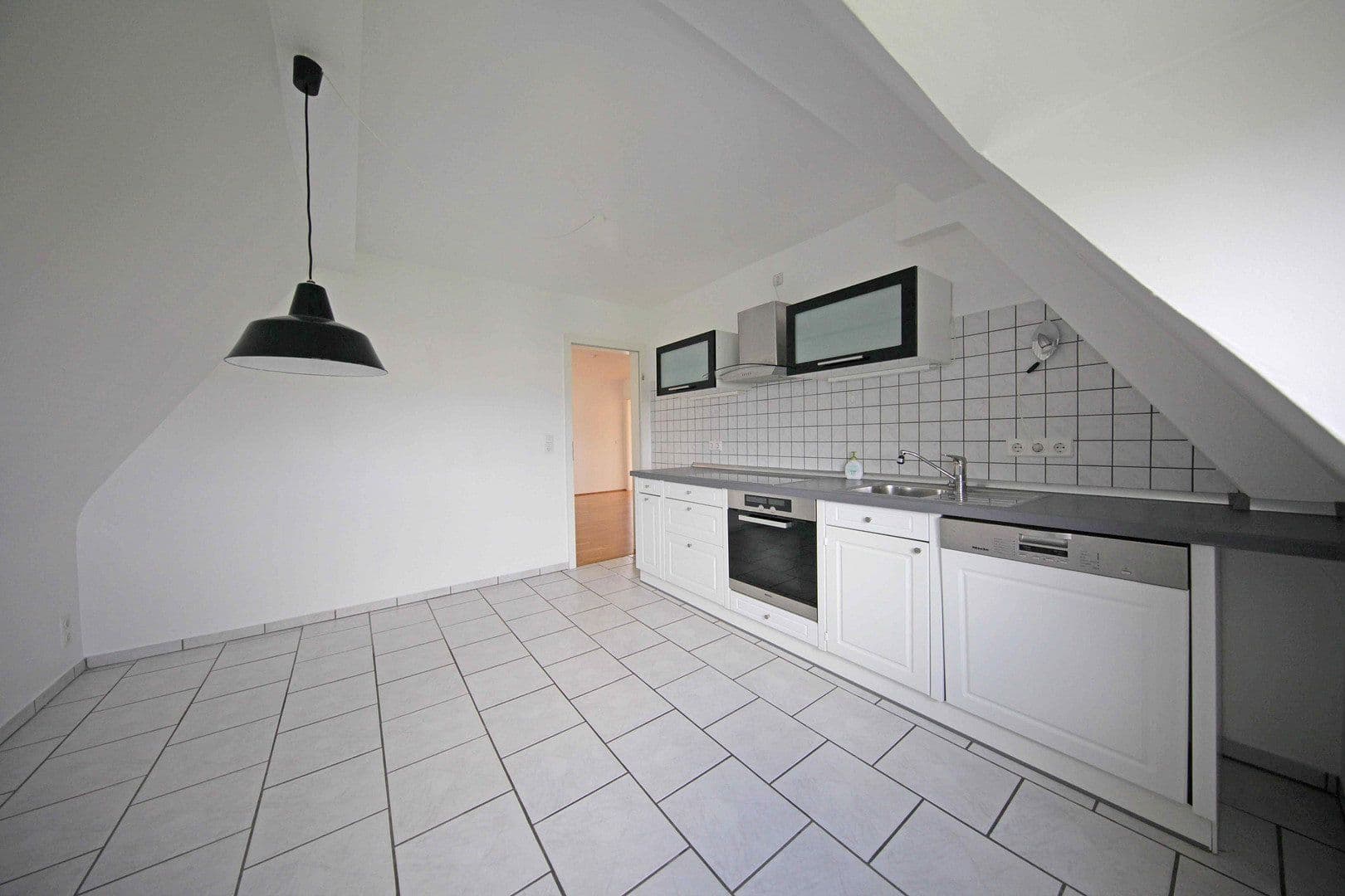 Prenájom bytu 3-izbový 105 m², Wuppertal, Severné Porýnie - Westfálsko Prenájom bytu 3-izbový 105 m², Wuppertal, Severné Porýnie - Westfálsko