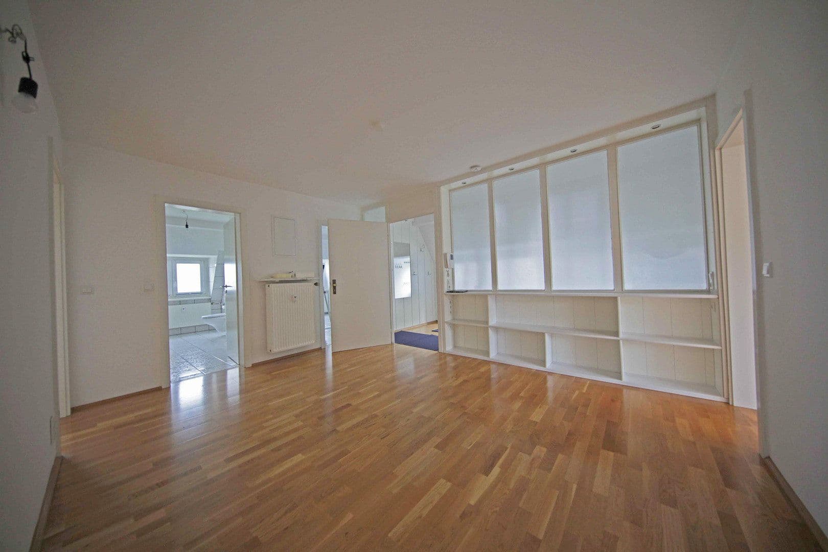 Prenájom bytu 3-izbový 105 m², Wuppertal, Severné Porýnie - Westfálsko Prenájom bytu 3-izbový 105 m², Wuppertal, Severné Porýnie - Westfálsko