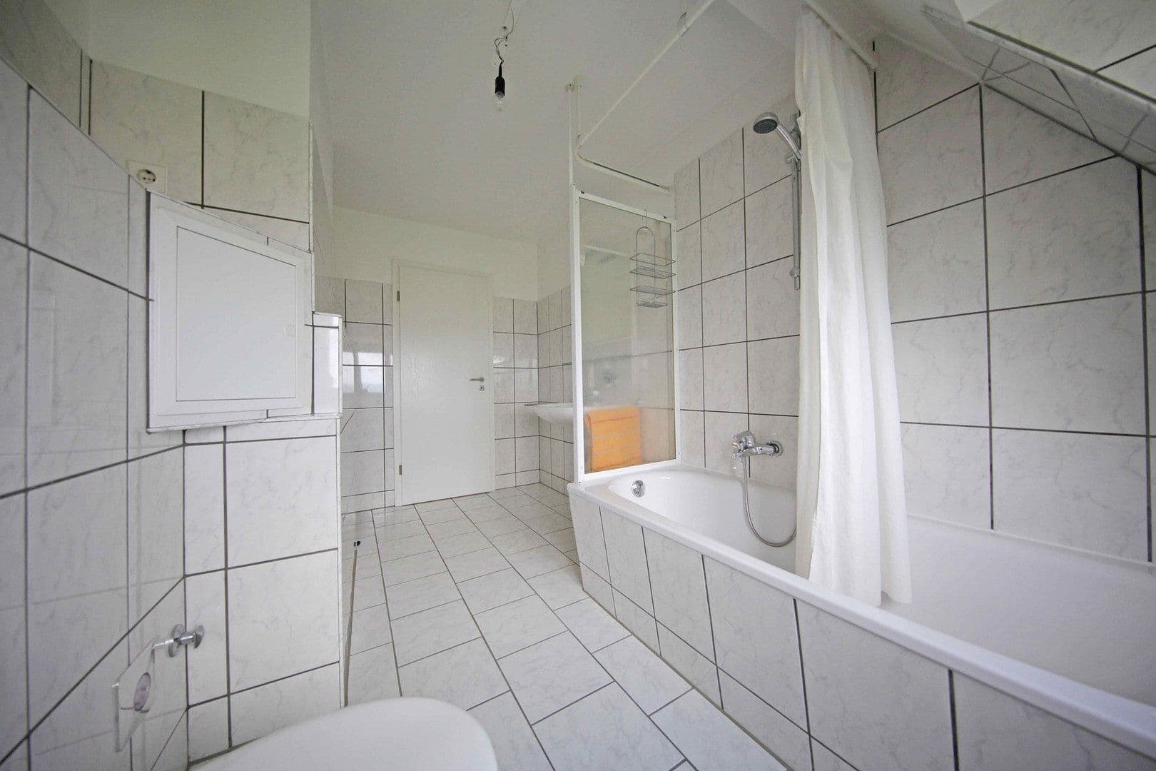 Prenájom bytu 3-izbový 105 m², Wuppertal, Severné Porýnie - Westfálsko Prenájom bytu 3-izbový 105 m², Wuppertal, Severné Porýnie - Westfálsko