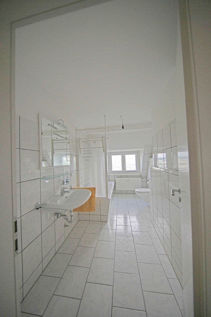 Prenájom bytu 3-izbový 105 m², Wuppertal, Severné Porýnie - Westfálsko Prenájom bytu 3-izbový 105 m², Wuppertal, Severné Porýnie - Westfálsko