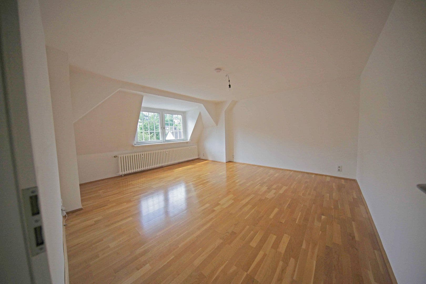 Prenájom bytu 3-izbový 105 m², Wuppertal, Severné Porýnie - Westfálsko Prenájom bytu 3-izbový 105 m², Wuppertal, Severné Porýnie - Westfálsko