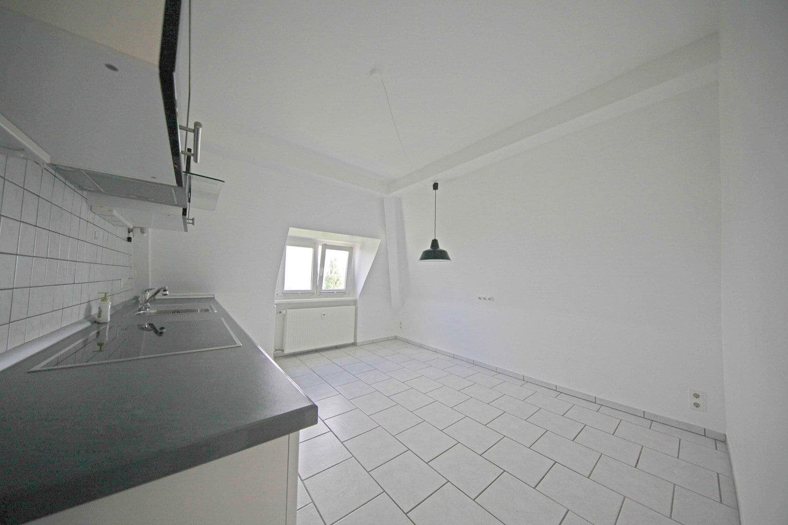 Prenájom bytu 3-izbový 105 m², Wuppertal, Severné Porýnie - Westfálsko Prenájom bytu 3-izbový 105 m², Wuppertal, Severné Porýnie - Westfálsko